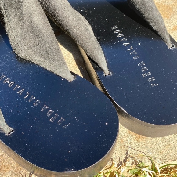 Freda Salvador Cecil slip on sandals flip flop thong style soft cushioned tops 6 - Picture 2 of 9